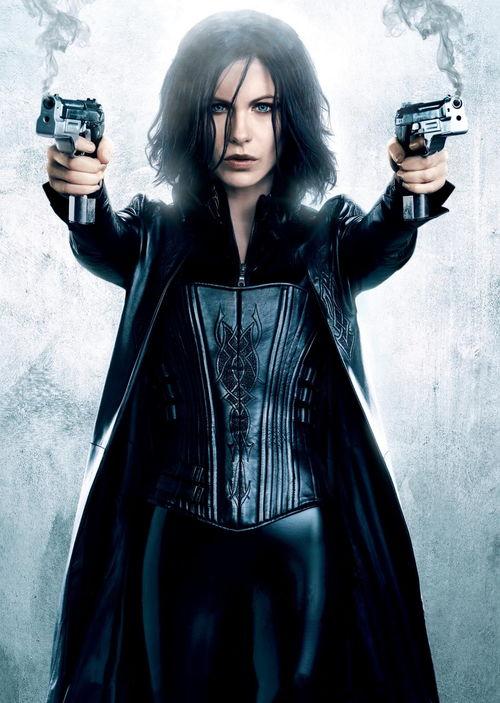 黑夜传说4：觉醒,觉醒——命运交织的复仇序章