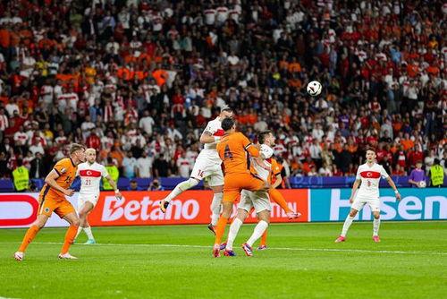 欧洲杯1-4决赛 荷兰VS土耳其